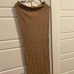Maxi skirt with side slit